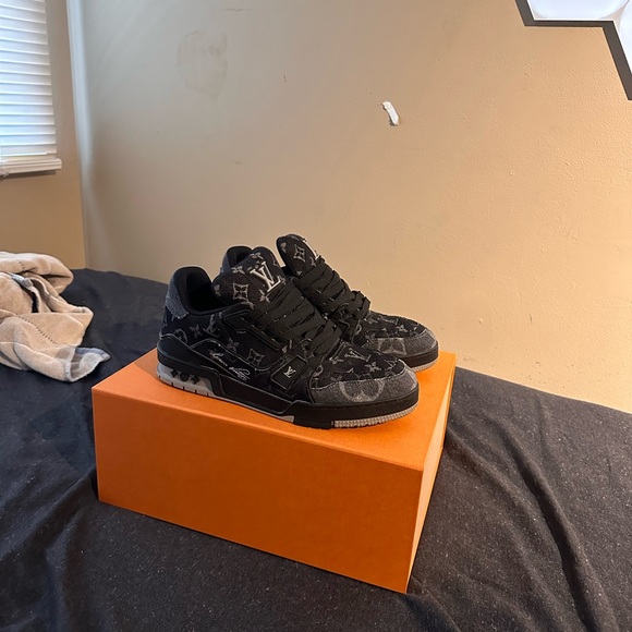 Louis Vuitton trainer black monogram denim 

Size 8 - Picture 7 of 7